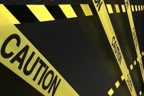 Nieuwste bedrijfsoplossingen over Aanvraag voor gele en zwarte reflecterende tape