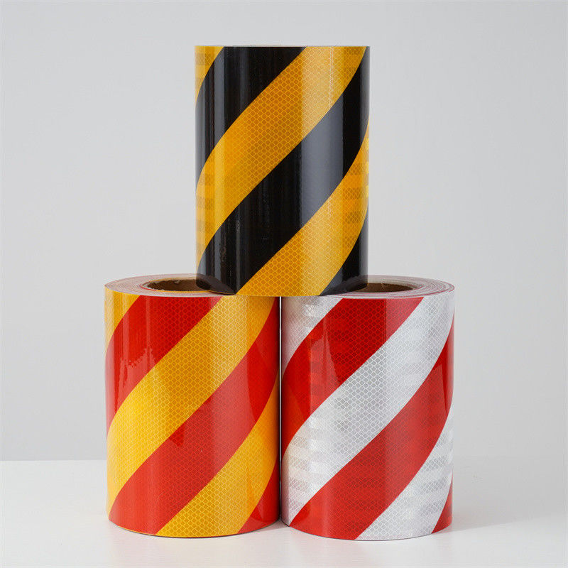 Dubbelkleurig voorgestript ingenieursgraad EGP Prismatisch Retro Reflectief vel Wit / Rood Zwart / Geel