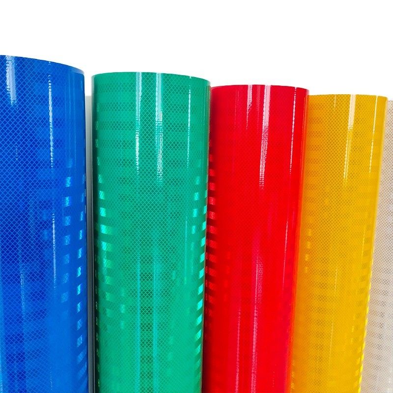Gemakkelijk toe te passen wegtekenmateriaal Prismatisch reflecterend plaatje met uitstekende weerbestandheid 10 jaar levensduur