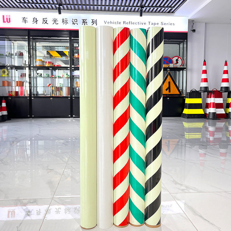 PVC-PET-materiaal 8-10h zelfklevend gloeiend in het donker reflecterend tape sticker fotoluminesc voor nooduitgang waarschuwing