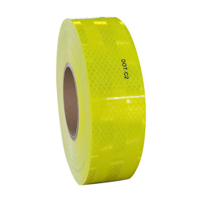 Goede prijs Op maat gemaakte dot Conspicuity Reflectieve tape op vrachtwagens Fluorescerend Geel Groen online
