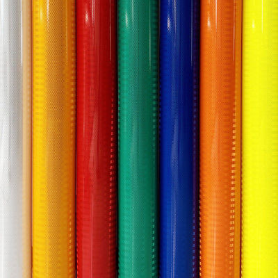 Goede prijs Zelfklevende PET-reflecterende film Prismatische reflectieplaat voor tijdelijke wegborden online