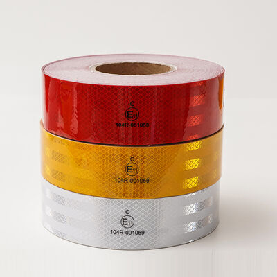 Goede prijs Micro Prismatische ECE 104R Reflecterende Tape met 10 jaar levensduur en drukgevoelige lijm voor veiligheid van zware voertuigen online