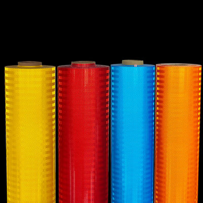 Goede prijs Microprismatische reflecterende folie met ASTM D4956 Type IV conformiteit, 10 jaar buitenbestendigheid voor verkeersborden online